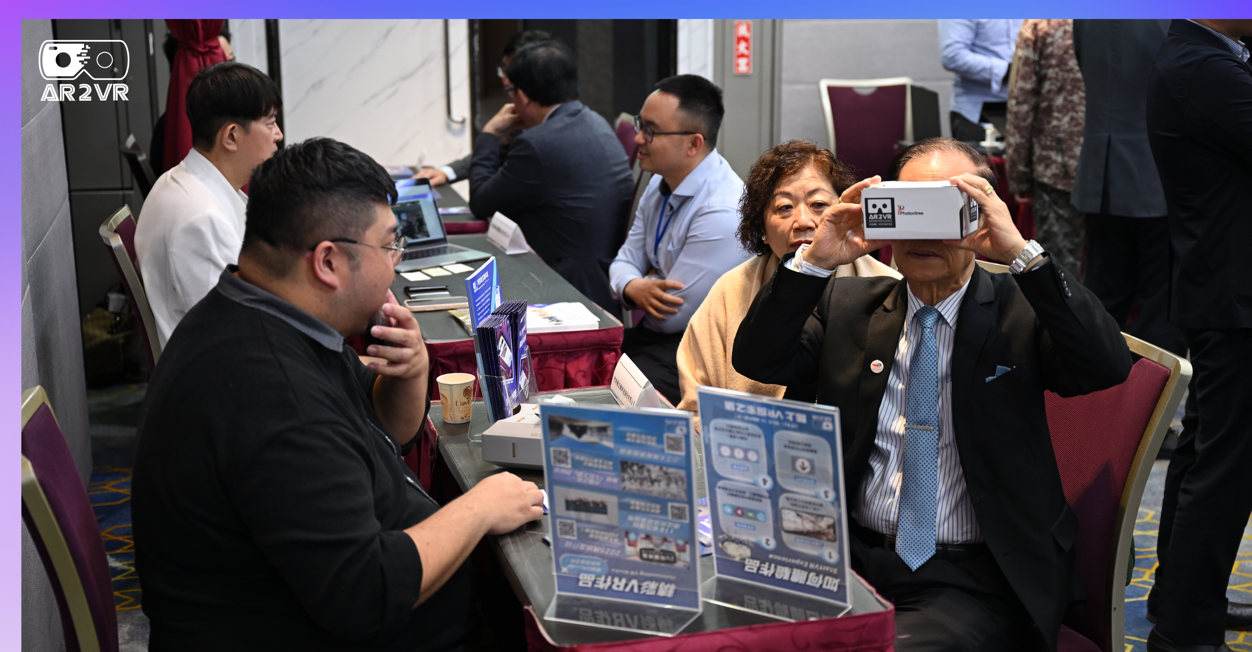 。AR2VR 在交流會中特別強調，企業導入 XR 應用的硬體門檻極具彈性。
